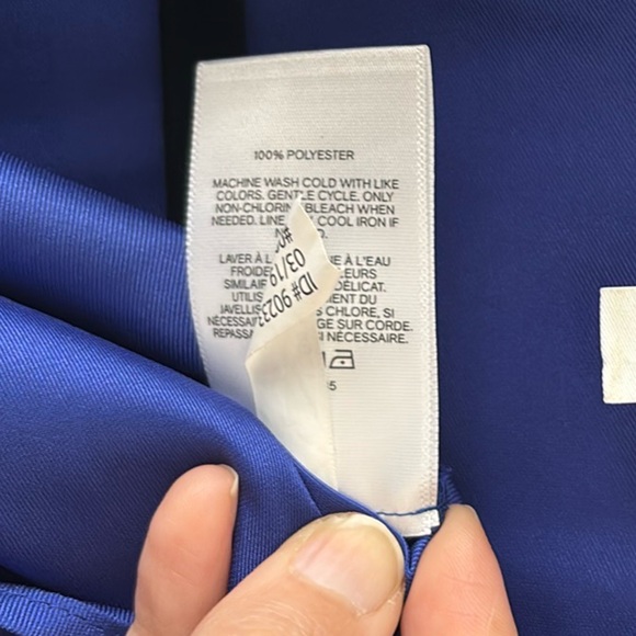 Express Portofino Slim Sleeveless Blouse - Picture 3 of 3